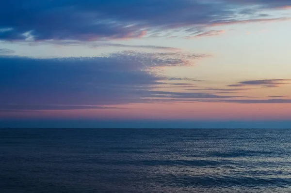 Ochtend zonsopgang op de horizon van de Egeïsche zee. — Stockfoto