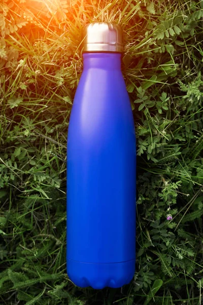 Botella Agua Termo Inoxidable Color Azul Mockup Aislado Sobre Fondo — Foto de Stock
