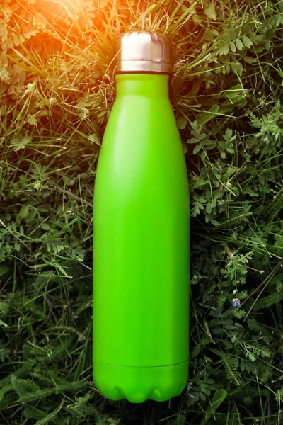 Botella Agua Termo Inoxidable Color Verde Claro Mockup Aislado Sobre — Foto de Stock
