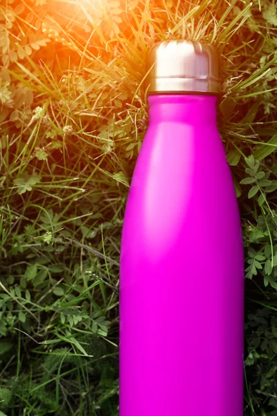 Botella Agua Termo Inoxidable Color Rosa Mockup Aislado Sobre Fondo — Foto de Stock