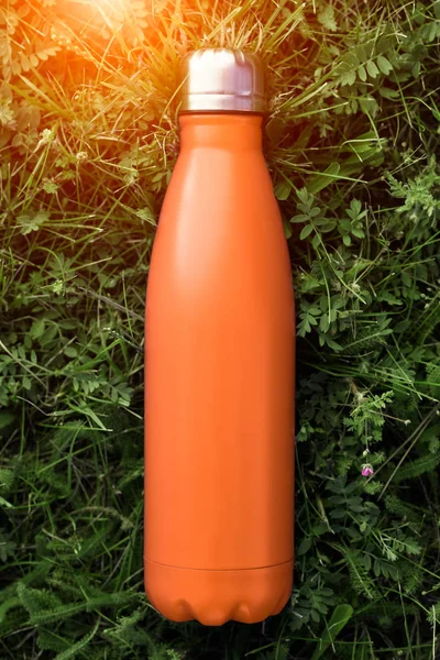 Stainless Thermos Water Bottle Orange Color Mockup Isolated Green Grass — Stock Photo, Image