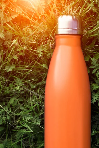 Botella Agua Termo Inoxidable Color Naranja Mockup Aislado Sobre Fondo — Foto de Stock