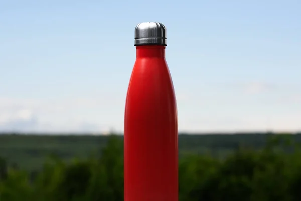 Botella Termo Inoxidable Para Agua Café Cielo Bosque Fondo Escritorio — Foto de Stock