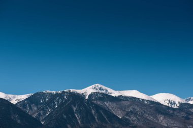 Mavi gökyüzü ve üst Dağları, açık