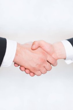 Karşılıklı iki kişi, işadamları hafif bir arka plan üzerinde