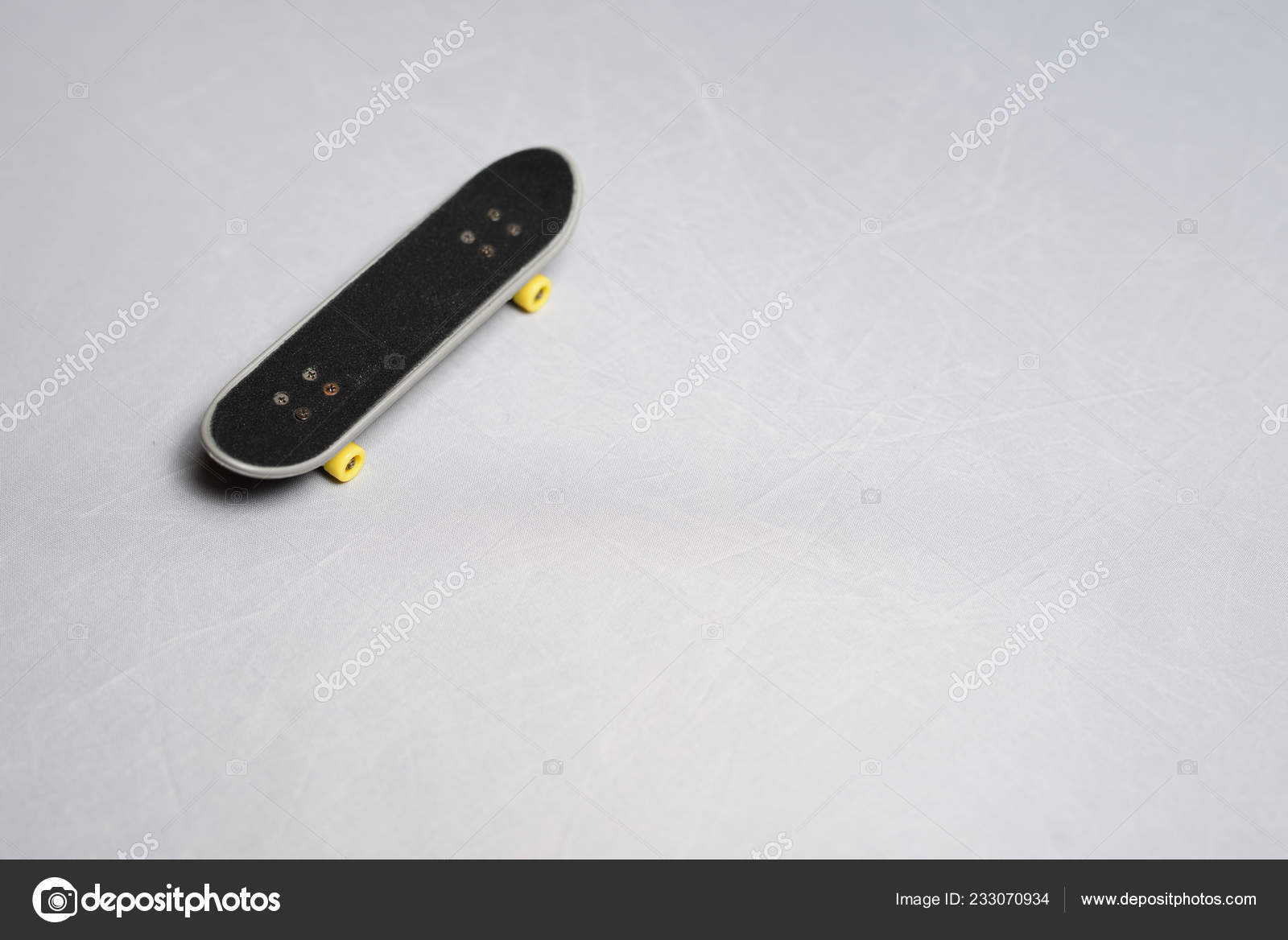 mini skateboard toy