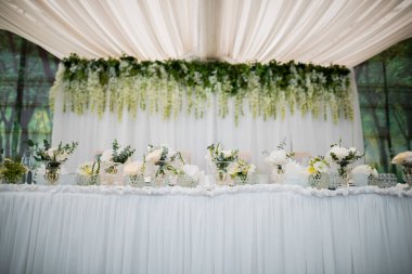 Düğün masa bir düğün restoranda yeni evliler için