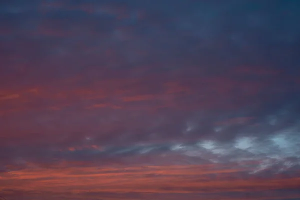 Dramatische Bunte Sonnenuntergang Himmel Mit Wolken Blauer Hintergrund — Stockfoto