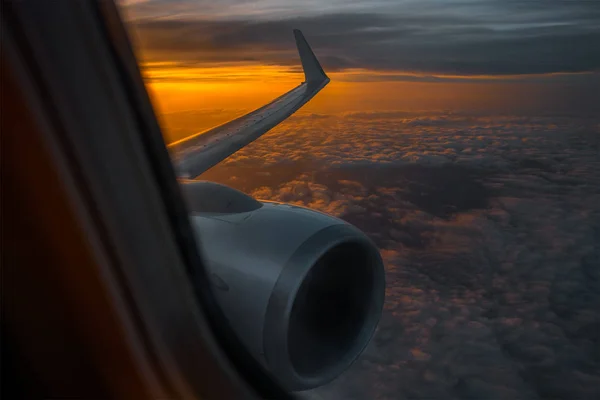 Vista Desde Ventana Ala Del Avión Motor Amanecer Volando Por — Foto de Stock