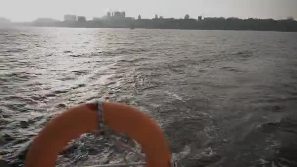 Pemandangan Laut Hitam dari sisi belakang kapal pesiar. Ukraina, Odessa . — Stok Video