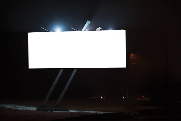 Billboardzie puste reklama plakat z makieta, powierzchnia noc — Zdjęcie stockowe