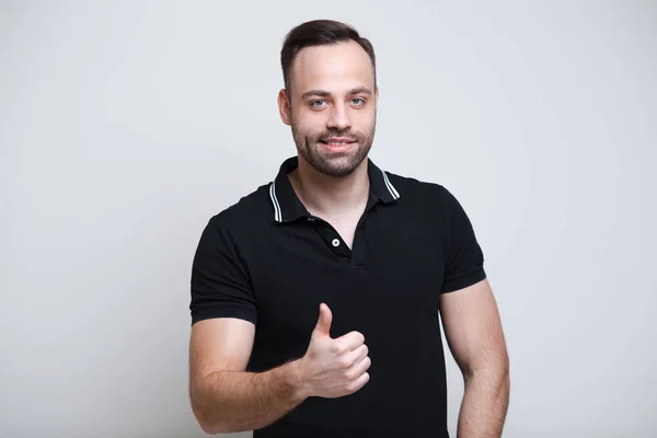 Retrato Sorrir Jovem Polegar Sobre Fundo Branco — Fotografia de Stock