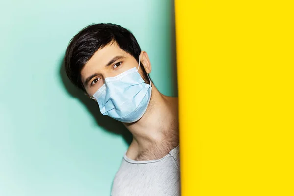 Studio Portrait Young Guy Wearing Medical Face Mask Protection Coronavirus — Stock Photo, Image