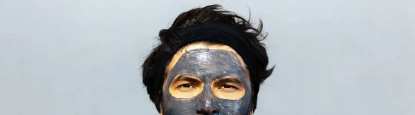 Porträt Eines Jungen Mannes Mit Aufgetragener Hautpflegemaske Gesicht Hintergrund Des — Stockfoto