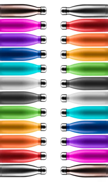 白色の背景に分離されたカラフルな再利用可能なスチールステンレス製の熱水ボトルの対称反射 — ストック写真