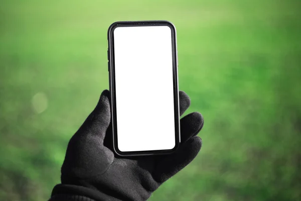 Närbild Manlig Hand Handske Hålla Smartphone Med Mockup Suddig Bakgrund — Stockfoto