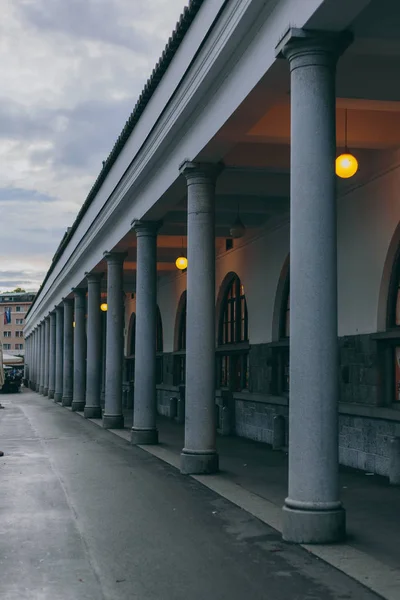 Piękne Uliczki Deszczu Miasto Europejskie Starej Architektury — Zdjęcie stockowe