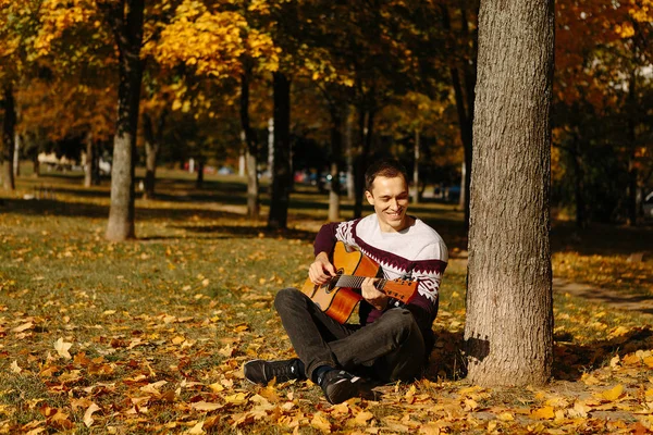 Handsome Guy Guitar Autumn Park — Stock Photo, Image