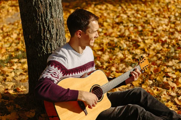 Handsome Guy Guitar Autumn Park — Stock Photo, Image