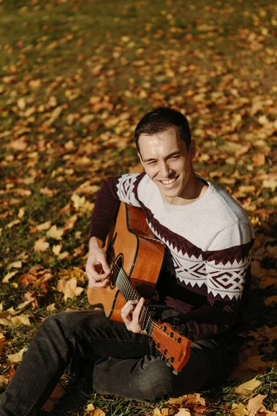 Handsome Guy Guitar Autumn Park — Stock Photo, Image