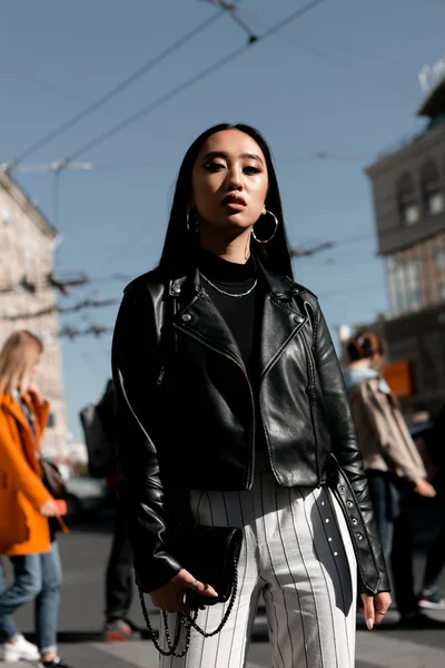 Street Stylish Portrait Girl Asian Appearance Streets City Sunny Day — Stock Photo, Image