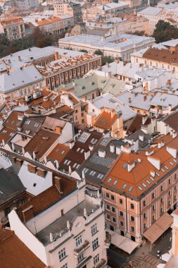 Eski şehrin güzel sahne: sokakları, çatılar, manzaraları, kapılar