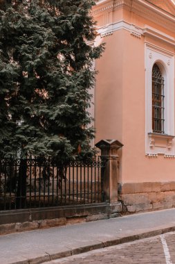 Eski şehrin güzel sahne: sokakları, çatılar, manzaraları, kapılar