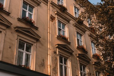 Eski şehrin güzel sahne: sokakları, çatılar, manzaraları, kapılar