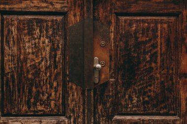 Güzel antika ahşap kapılar İtalya metal kulplu