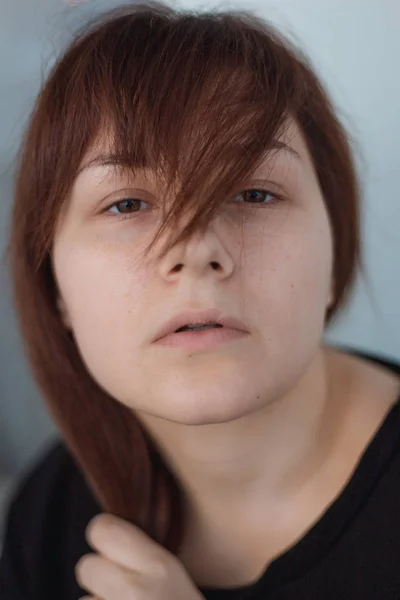 Psychologiczne Emocjonalne Portret Dziewczynki Oknie — Zdjęcie stockowe