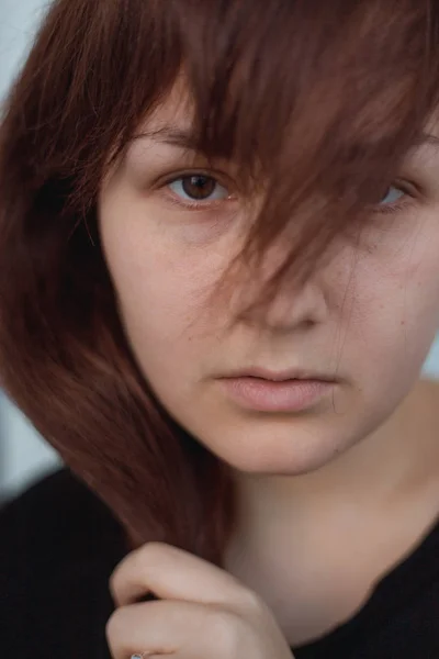 Психологический Эмоциональный Портрет Девушки Окна — стоковое фото