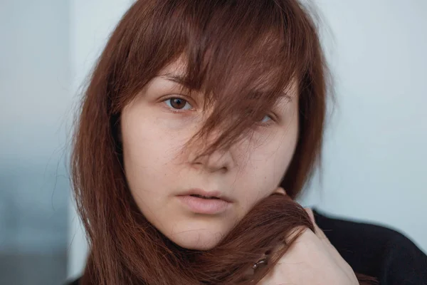 Psychické Emocionální Portrét Dívky Okně — Stock fotografie