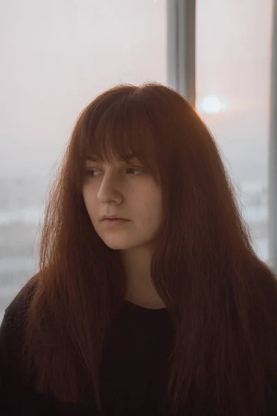 Retrato Psicológico Emocional Una Chica Ventana — Foto de Stock