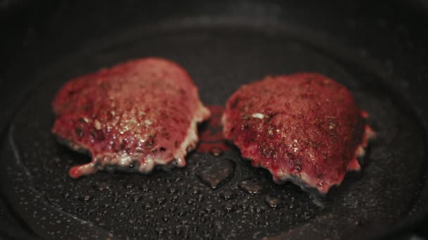 Carne Fríe Una Sartén Casa — Vídeos de Stock