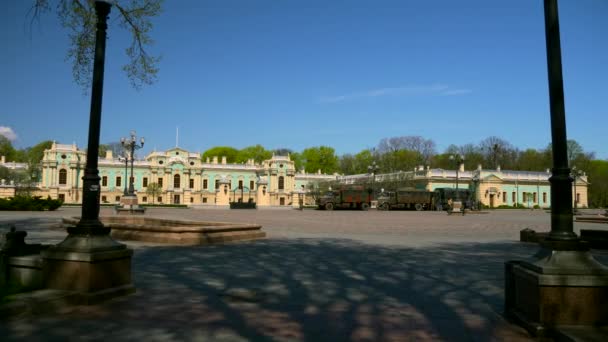 Wojskowych Pojazdów Opancerzonych Placu Konstytucii Barokowy Pałac Xviii Wieku Vintage — Wideo stockowe