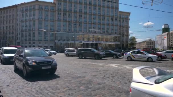 Place Européenne Kiev Ukraine Avril 2018 Véhicules Circulation Urbaine Bâtiments — Video