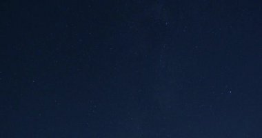 4 k 30p 2 hızlandırılmış yıldız gece gökyüzü üzerinde