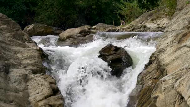 Vodopád Cascade Detail Horské Řeky Proud Vody Skály — Stock video