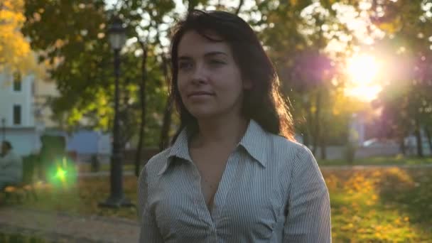 Confident Beautiful Successful Woman Walks City Park Thinking Evening Sunset — Stock Video