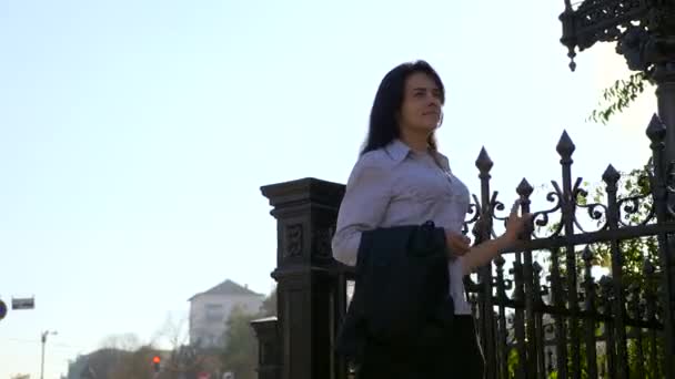 Beautiful Girl Walking Looking Historical Places Kyiv Ukraina Dalam Bahasa — Stok Video