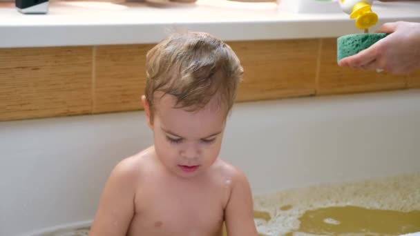 Mother Puts Shampoo Sponge Washcloth Happy Joyful Child Bathes Bathtub — Stock Video