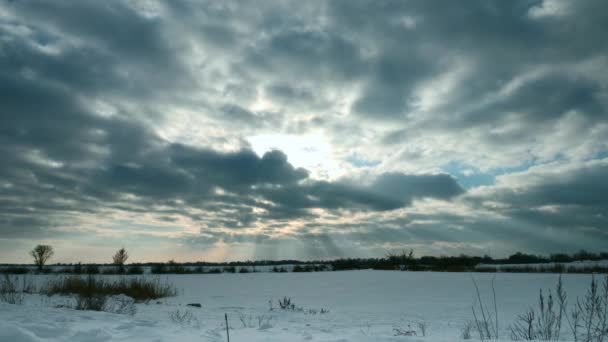 Zeitraffer Dramatische Wolken Über Zugefrorenen Seen Und Schneebedeckten Ebenen Steppenprärie — Stockvideo