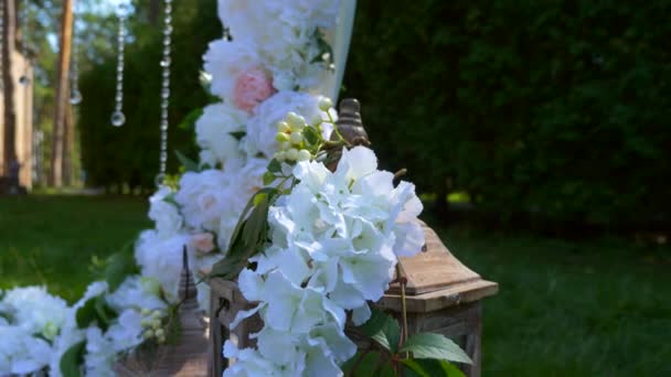 Decoraciones Boda Primer Plano Ceremonia Novia Novio Sobre Naturaleza Cámara — Vídeo de stock