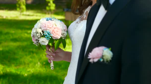 自然結婚式の花嫁と新郎 2Xスローモーション 5スピード60 Fps — ストック動画
