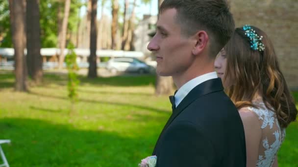 Menyasszony Vőlegény Esküvői Ceremónián Természetben Lassú Mozgás Sebesség Fps — Stock videók