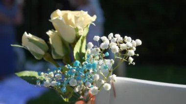 Yakın plan düğün dekorasyonları. Doğa Gelin ve Damat Töreni. 2x Yavaş çekim - 0.5 Hız 4K 60 FPS