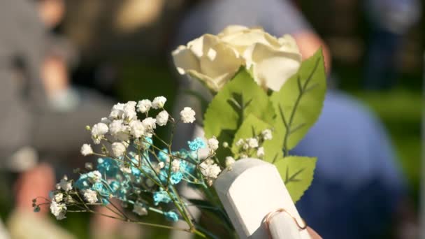 Decoraciones Boda Primer Plano Ceremonia Novia Novio Sobre Naturaleza Cámara — Vídeo de stock