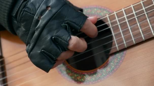 Close Street Musician Plays Guitar City Square Autumn Morning Urban — Stok Video