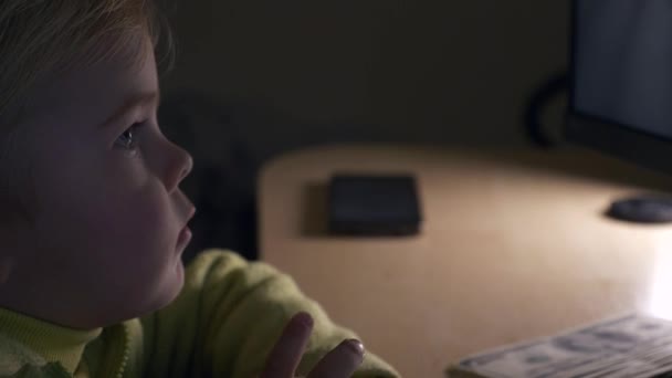 Dollars Table Child Watching Media Computer Monitor Blurred Background — Stock Video