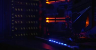 Led Lighting ile Modern Bilgisayarın İçinde - İşlemci İşlemcisinde Verimli Sıvı Soğutma Kaydırma Kaydırma Çekimi